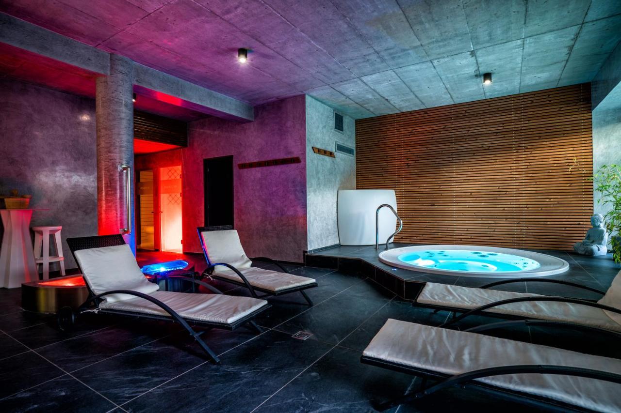 Narodni Dum Podborany Hotel Екстериор снимка