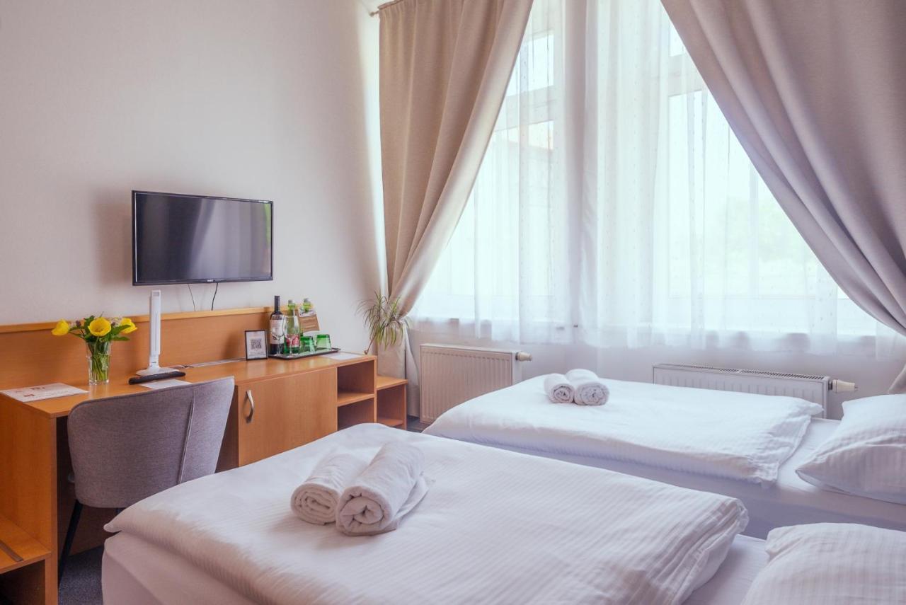 Narodni Dum Podborany Hotel Екстериор снимка