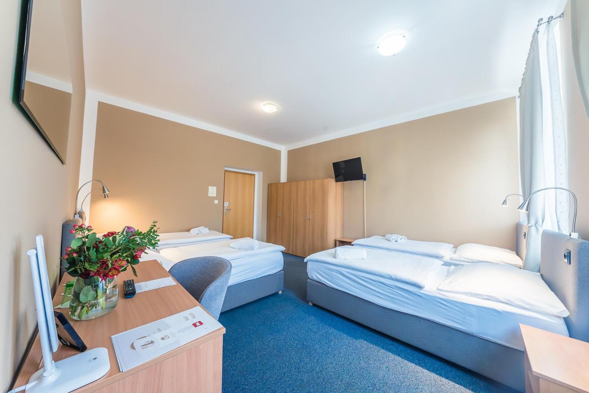 Narodni Dum Podborany Hotel Екстериор снимка