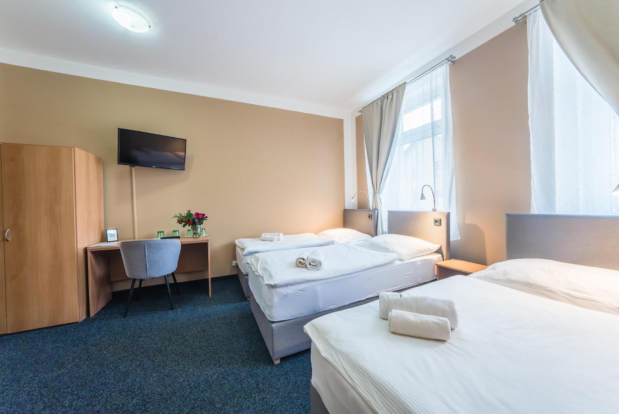 Narodni Dum Podborany Hotel Екстериор снимка