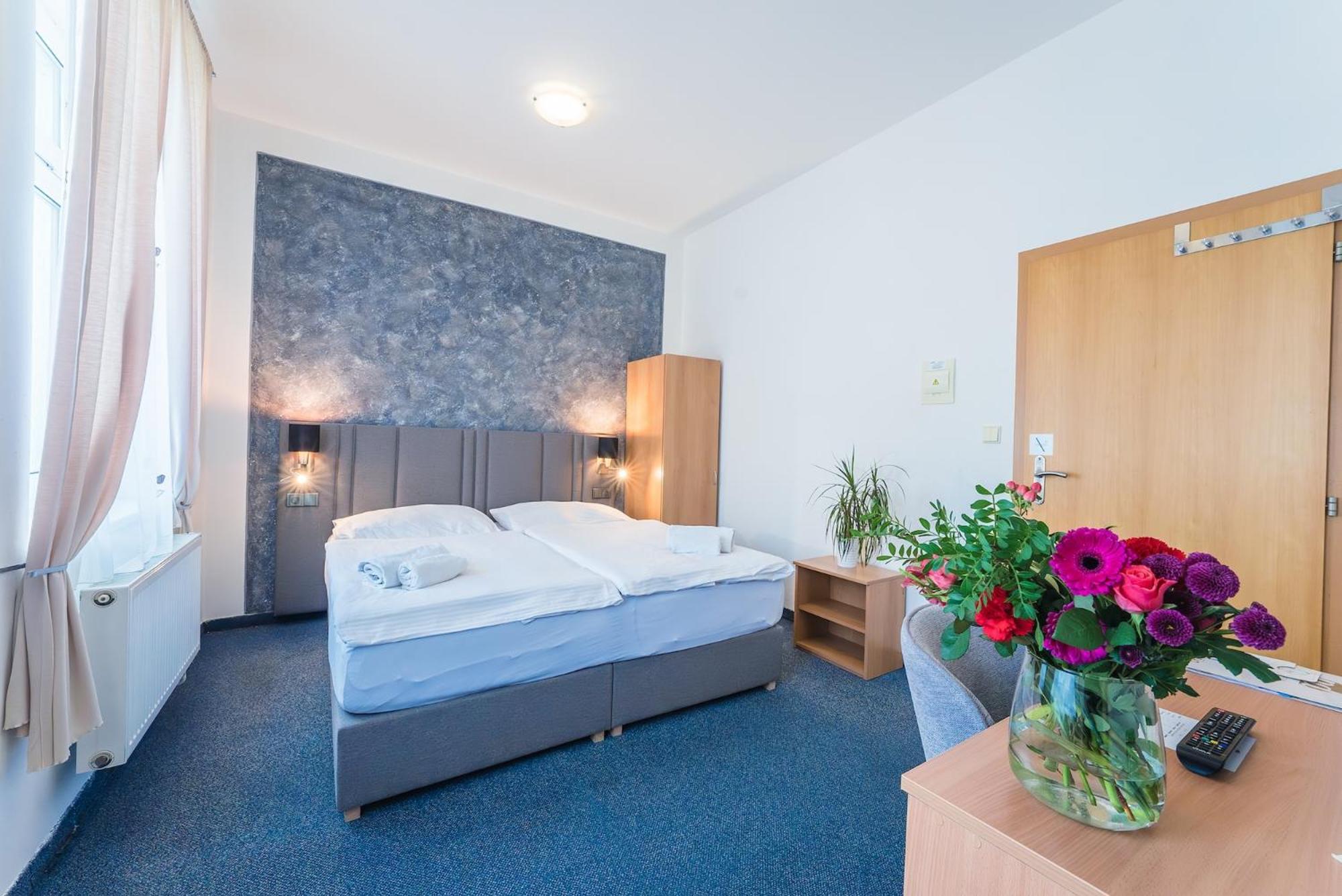 Narodni Dum Podborany Hotel Екстериор снимка
